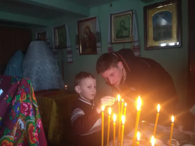 В Озерянах віряни УПЦ (МП) моляться в будинку священика (фото)