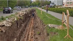 Були часті пориви: в одному з районів Луцька ремонтують тепломережу (фото, відео)