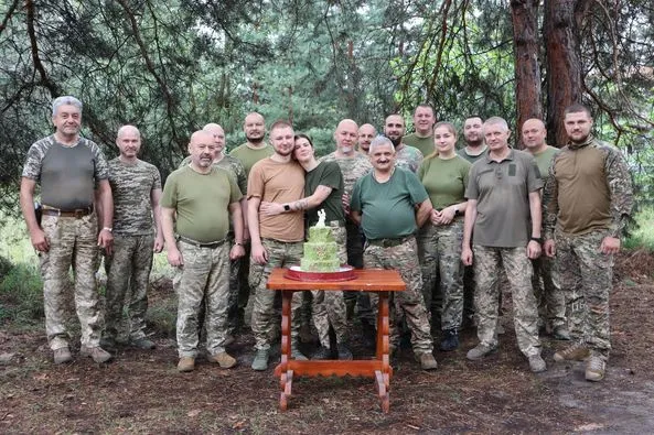 На фронт з весільним короваєм: офіцери Волинської бригади ТрО створили сім'ю (фото)