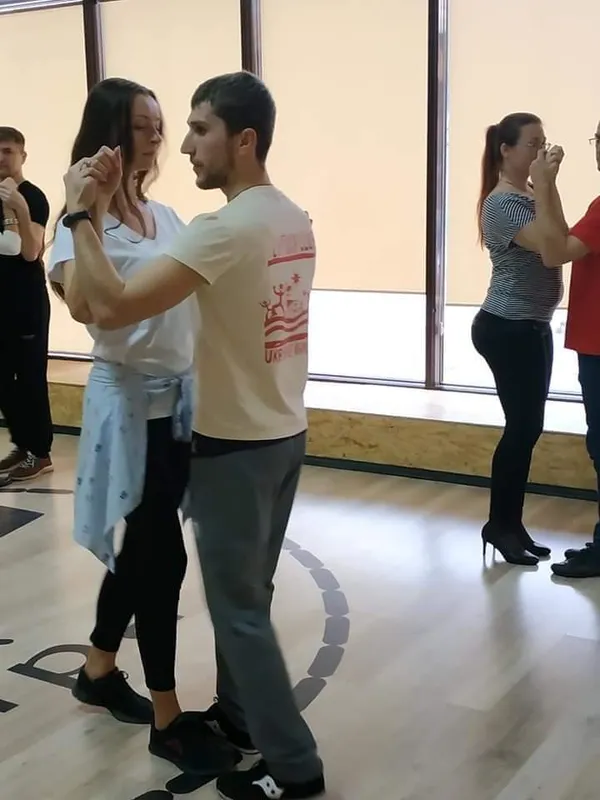 Де і за скільки вчаться у Луцьку танцювати дорослі (фото, відео)