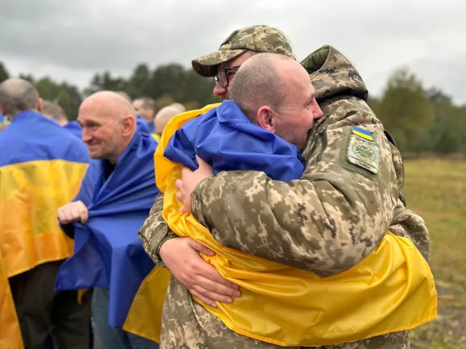 ⚡️Новий обмін: в Україну повернули 185 захисників та 20 цивільних (фото)