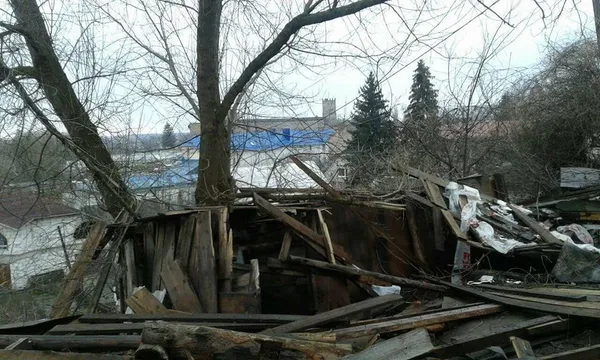 У Луцьку знесли небезпечні сараї (фото)