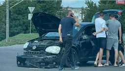 У Луцьку на Дубнівській легковик врізався в таксі (фото)