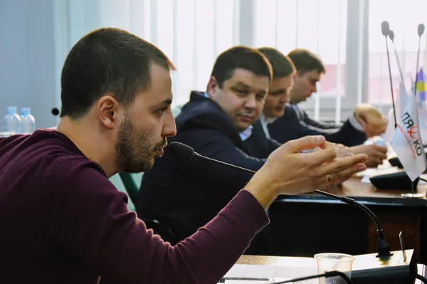 «Це рішення – юридичний нонсенс. Соромно приймати в цьому участь і в мене є пропозиція зняти з голосування», – Тарас Шляхтич