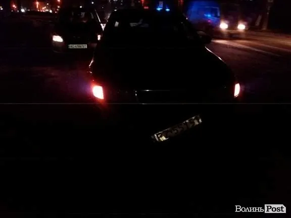 Аварія у Луцьку: авто на «бляхах» збило жінку (фото)