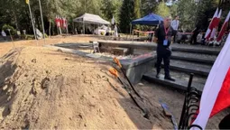 55 трун і спільна молитва: на Волині відбулося перепоховання жертв подій 1943 року (фото)