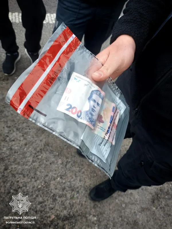 На трасі Луцьк – Рівне батько юного «шумахера» хотів зекономити на хабарі (фото)