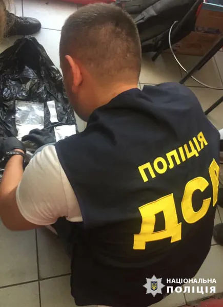 Волинські правоохоронці викрили та припинили канал надходження і збуту наркотиків