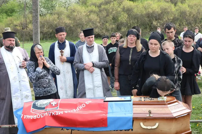 Чекали три з половиною роки: на Волині попрощалися з воїном Володимиром Забродоцьким (фото)