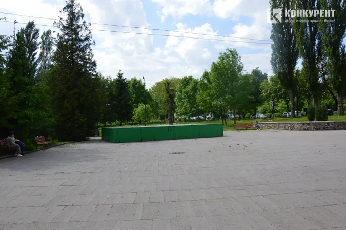 Якою може бути сцена в центральному парку Луцька (фото)