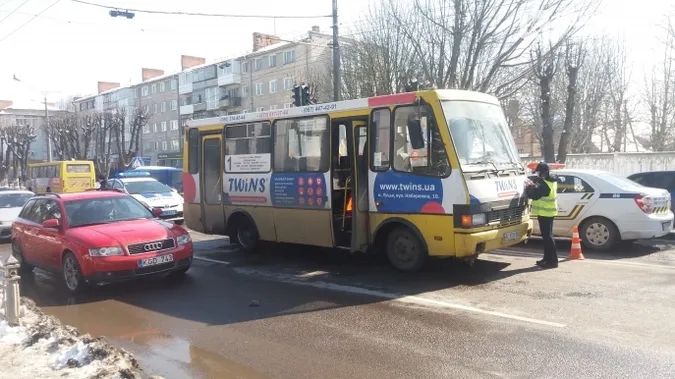Шукають свідків аварії, де в Луцьку маршрутка наїхала на дівчинку