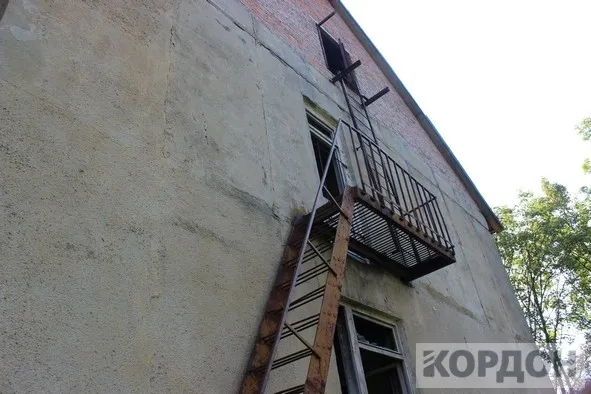 Будинок на Волині поступово перетворюється в руїни (фото)