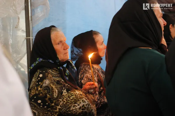 Плакали навіть чоловіки: Луцьк провів у останню путь воїна Михайла Дарчича (фото, відео)