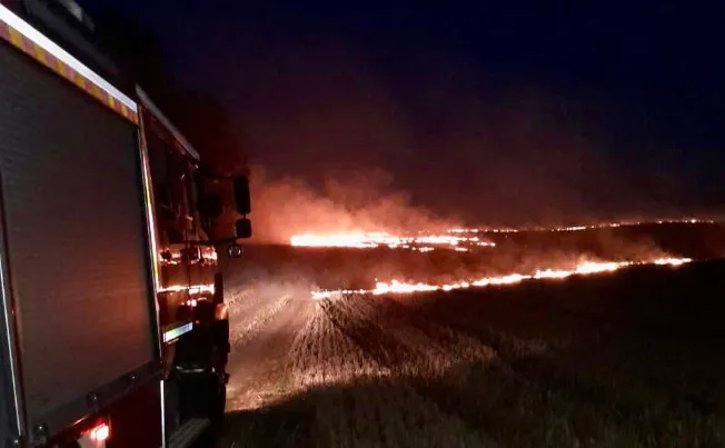 На Ковельщині через пожежу трави згоріла господарська споруда (фото)