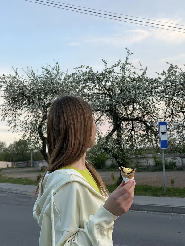 Весняний вайб: YAKTAK показав рідний дім на Волині (фото)