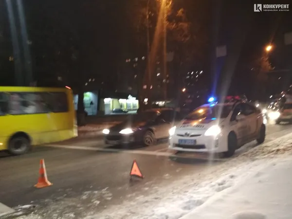 У Луцьку іномарка в'їхала в авто інкасаторів (фото)