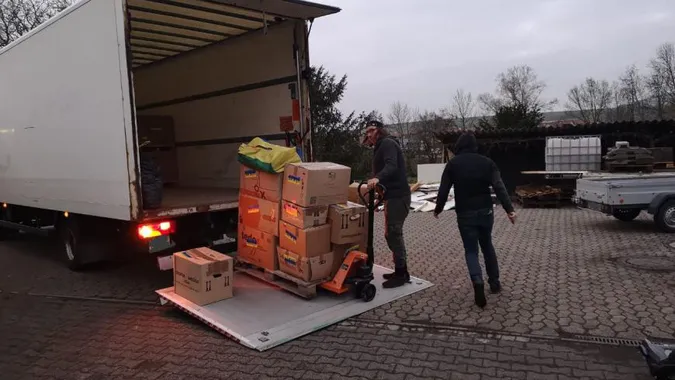 Генератори, павербанки, ліхтарі: Боратинська громада отримала допомогу з Німеччини (фото)