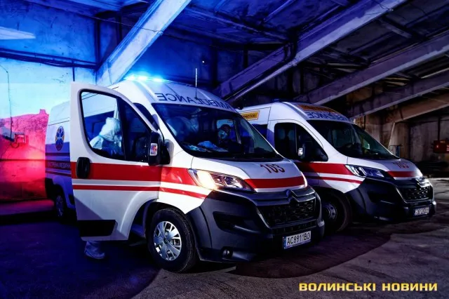 «Інколи немає часу випити чай» – як на Волині працюють ковідні медичні бригади (фото)