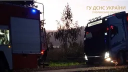 На Волині біля прикордонного села фура застрягла у багнюці (фото)