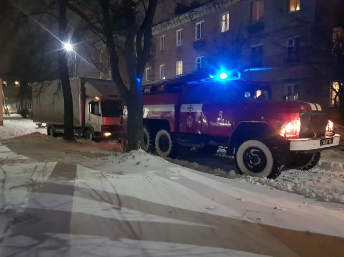 За добу рятувальники звільнили зі снігових кучугур 82 автомобілі (фото, відео)