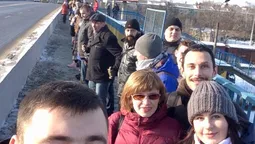 Лучани утворили  живий "ланцюг єднання" (фото)