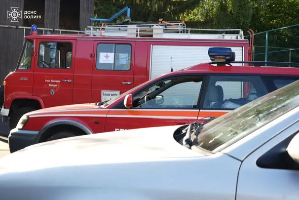Швейцарський волонтер привіз волинським рятувальникам автомобілі та спорядження (фото)