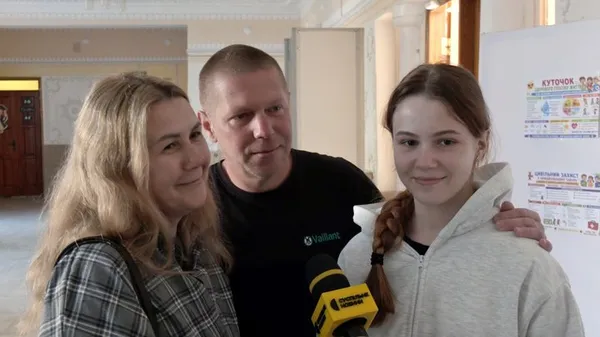 Юлія Яремчук із татом і мамою