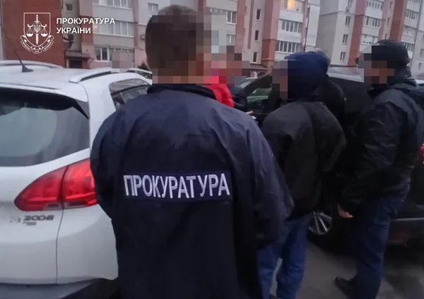 На Волині викрили посадовця, який вимагав хабар за безперешкодну торгівлю (фото)
