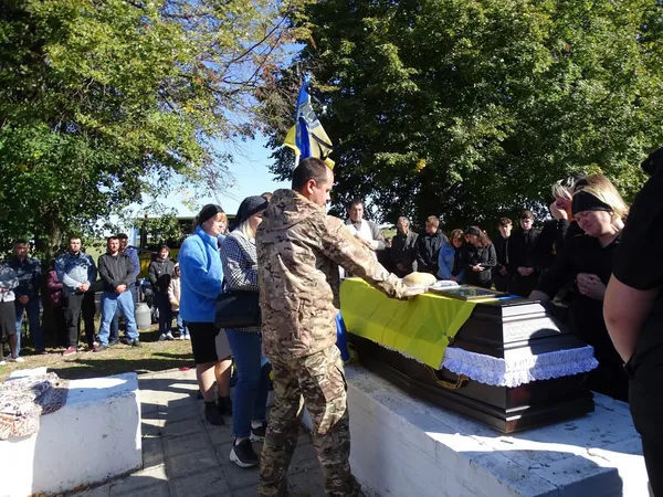 Останній бій прийняв на Сумщині: у Турійській громаді попрощалися з Ігорем Бебесом (фото)