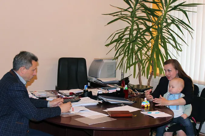 Хто з відомих лучан бере дітей на роботу