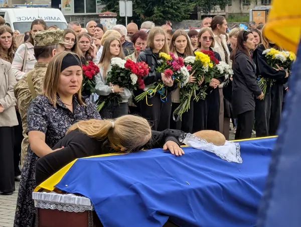 Батько чотирьох доньок: у Ковелі попрощалися із офіцером Олександром Дригулею (фото)