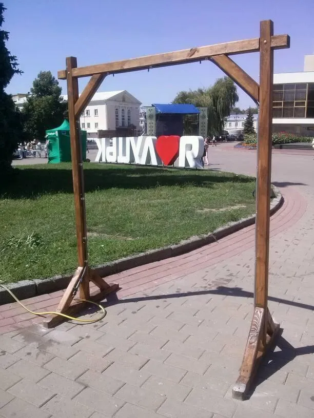 У Луцьку встановили зволожувачі: порівнюють із шибеницею (фото)