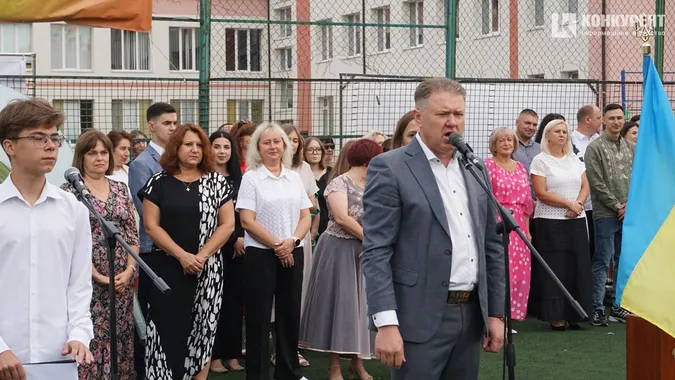 1 вересня у луцькій школі №9: як це було (фоторепортаж)
