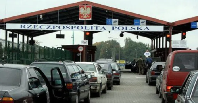 Польща знову змінила правила в'їзду для українців