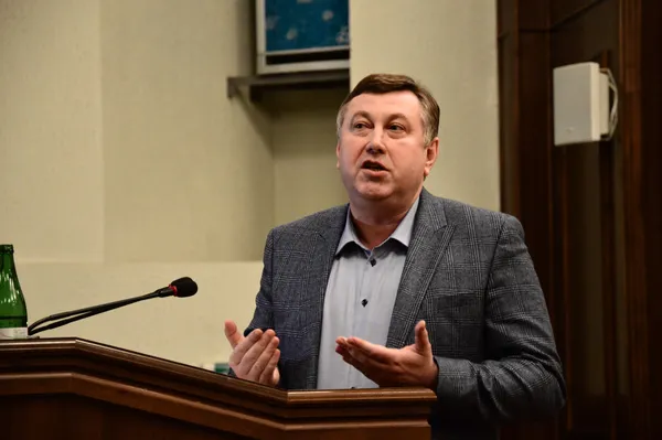 ... на його захист вийшов Володимир Бондар, який сказав, що всі звинувачення проти керівника не мають підтвердження ...