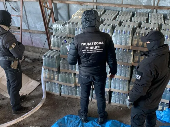 Податкова міліція Волині виявила канал збуту алкогольного фальсифікату (фото)