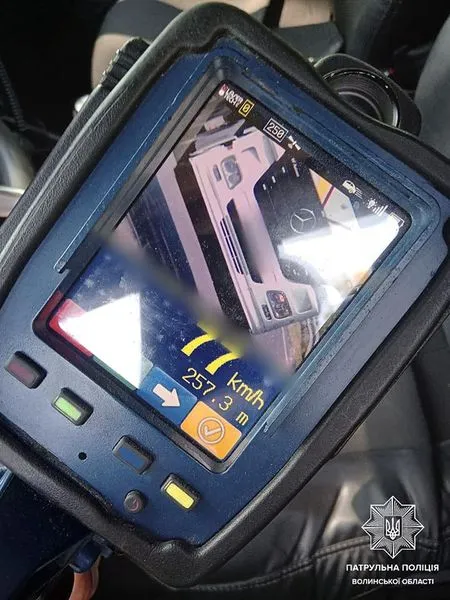 На Волині TruCAM «запас» далекобійників-порушників – водії хотіли відкупитися (фото)