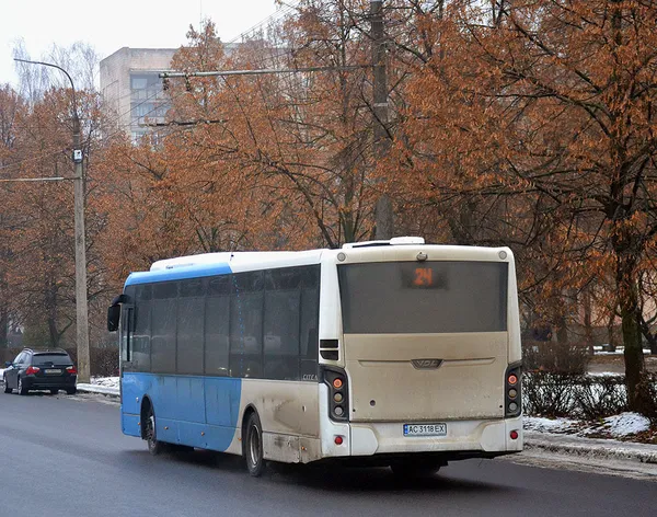На вулиці Луцька виїхав новий автобус з Фінляндії (фото)