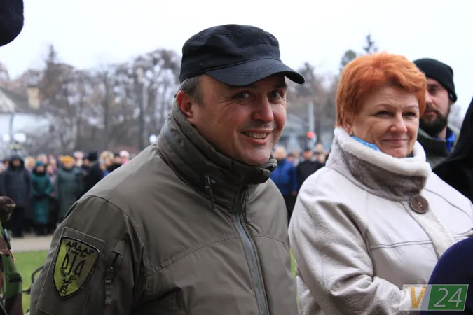 Луцьк: підняли прапор на підтримку військовополонених (фото)