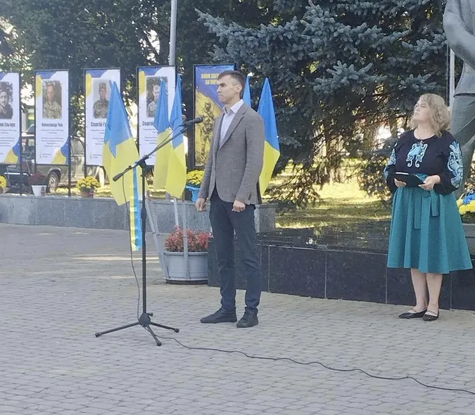 У Шацьку відкрили стелу пам'яті загиблих воїнів (фото)