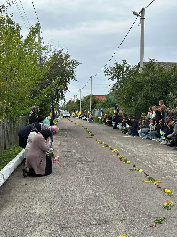 Довго чекали і вірили в диво: на Волині попрощалися з Героєм Андрієм Лабантом (фото)