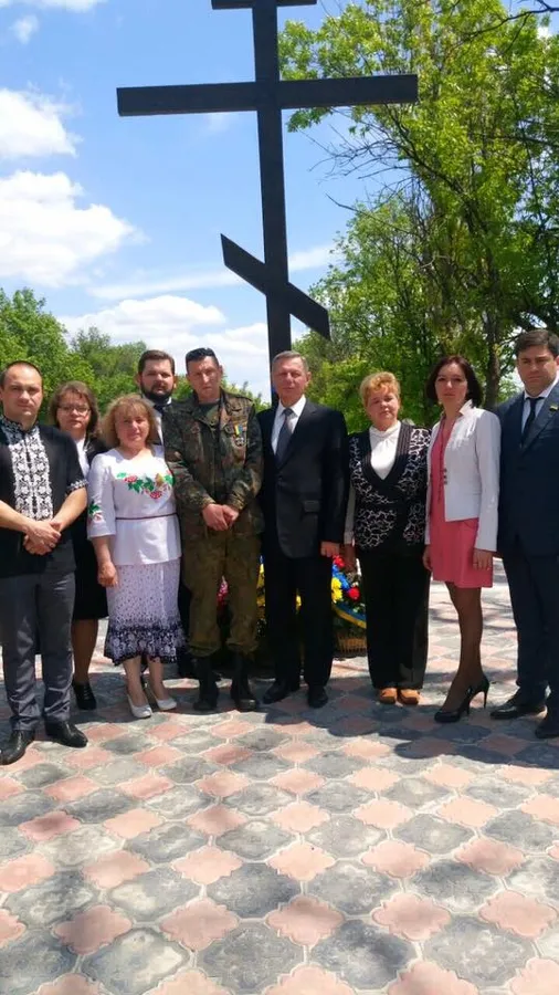Мер Луцька на Сході України вшанував пам'ять бійців-волинян 