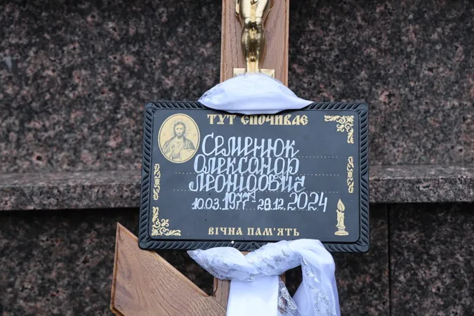 Небо плакало: у Луцьку попрощалися з воїнами Олександром Семенюком та Іваном Кумбровим