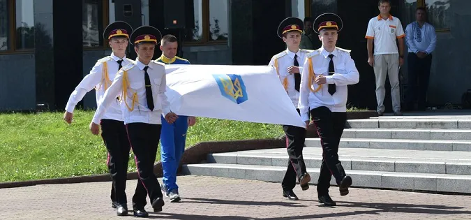 Олімпіада-2020: у Луцьку підняли прапор олімпійського комітету (фото)