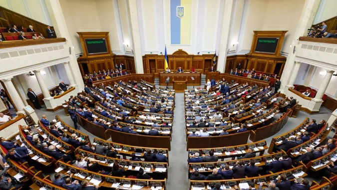 Рада припинила повноваження трьох нардепів