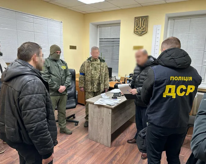 Пропонував тисячу доларів: в Устилузі затримали волинянина, який хотів виїхати з України (фото)