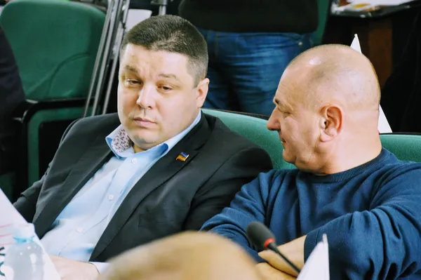 Радикали тільки переглядалися і перешіптувалися