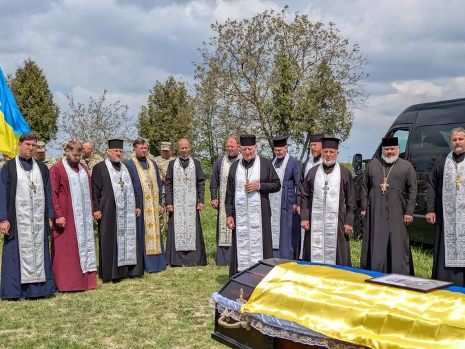 Іваничівська громада попрощалася із військовослужбовцем Валентином Сафоновим (фото)