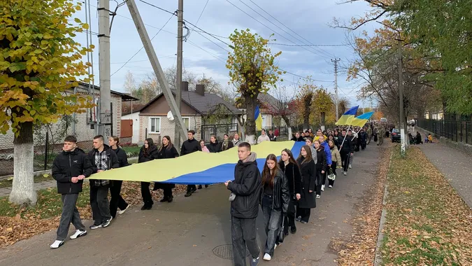 На Волині попрощалися з полеглим воїном Петром Оверчуком (фото)