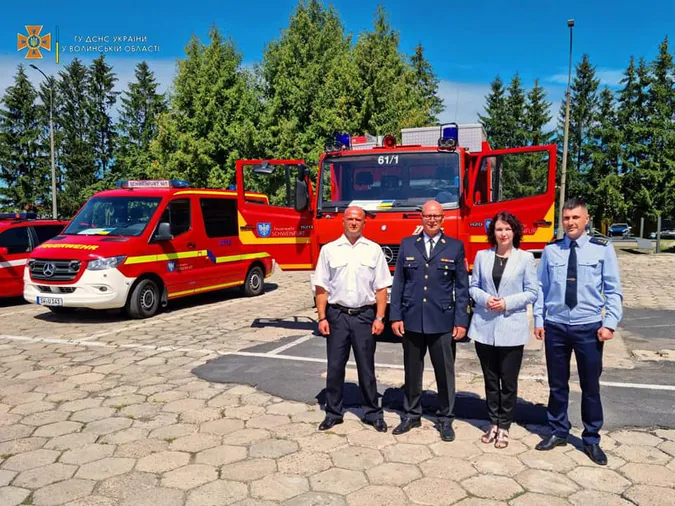 Луцькі рятувальники отримали спецавтомобіль з Німеччини (фото)